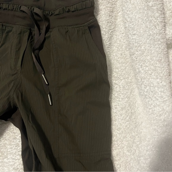 LULULEMON DANCE STUDIO CROP 25” DARK OLIVE SIZE 2 - Picture 10 of 10
